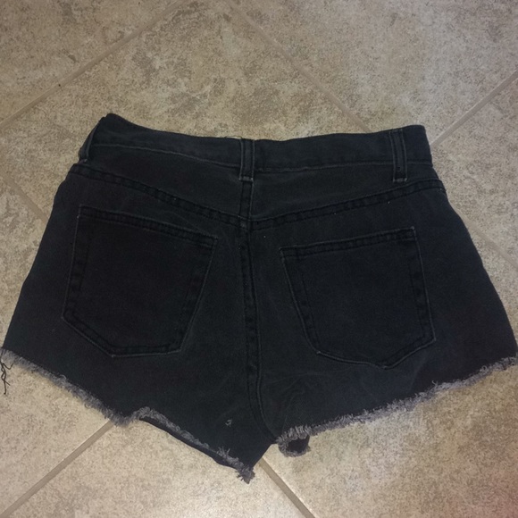 Black forever 21 shorts - Picture 2 of 2